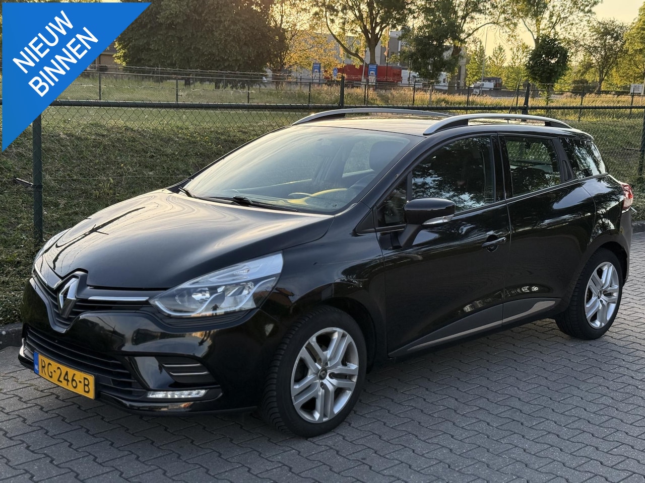 Renault Clio Estate - 1.5 dCi Ecoleader Zen NL auto, nieuwe APK, trekhaak ! - AutoWereld.nl