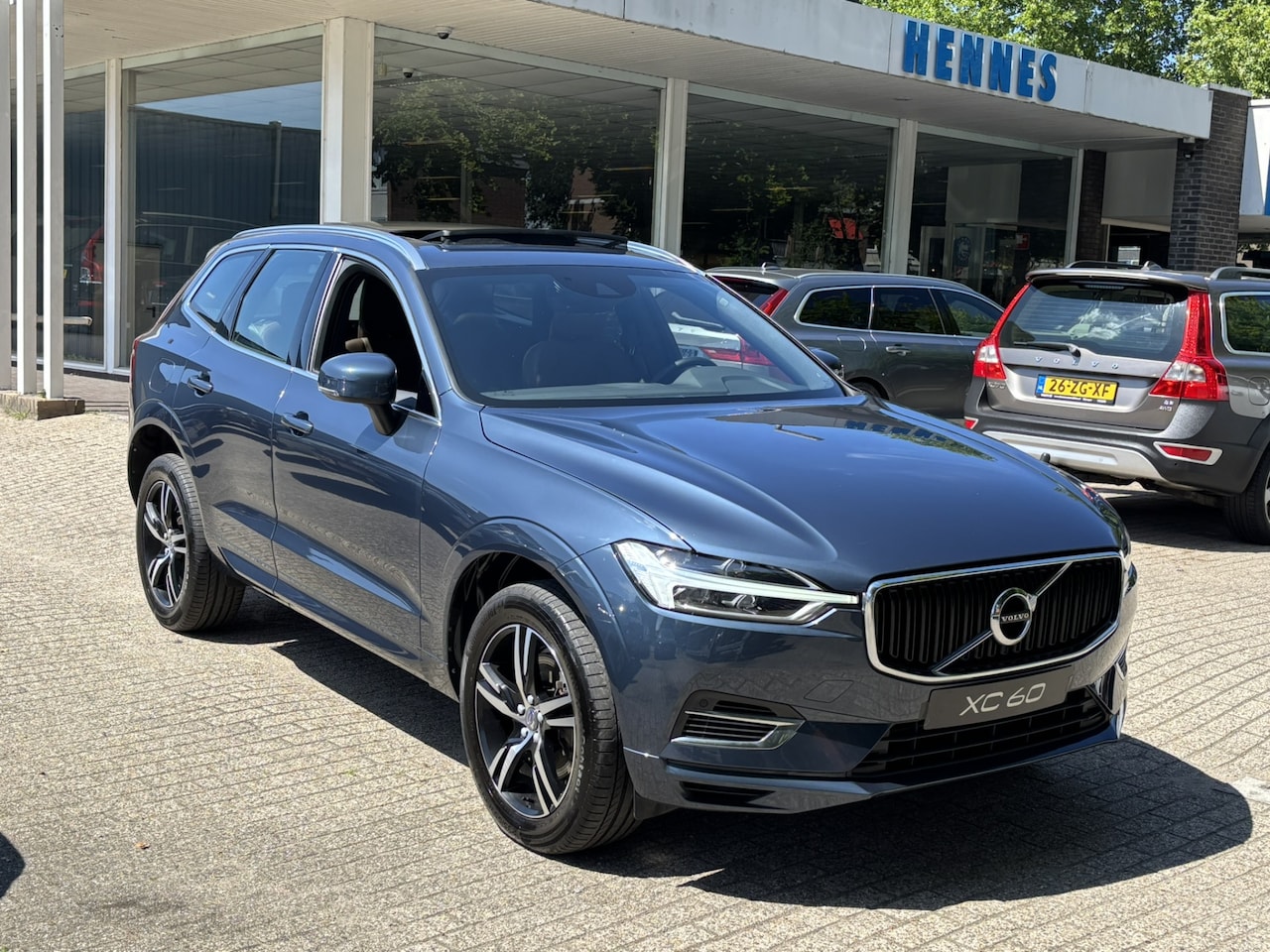 Volvo XC60 - T8 AWD Leder Luchtvering DAB Pilot Assist Pano - AutoWereld.nl