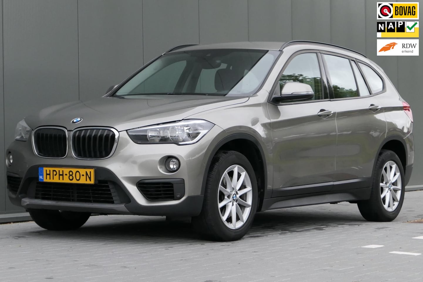 BMW X1 - SDrive18i High Executive Leder Navi PDC - AutoWereld.nl