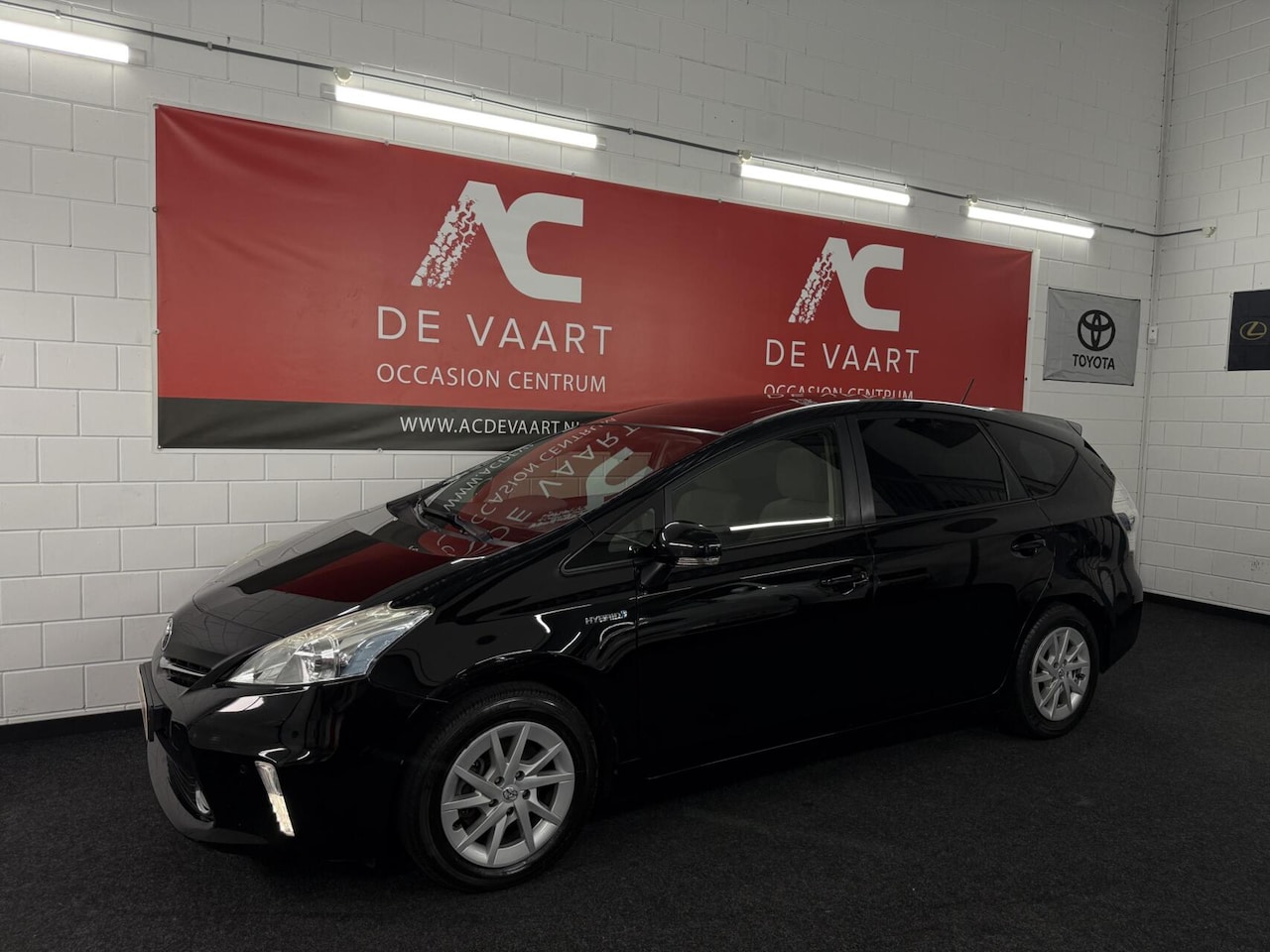 Toyota Prius Wagon - 1.8 Aspiration - 7PERS/NAVI/PANO/CAM/NAP - AutoWereld.nl