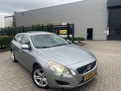 Volvo V60 - 2.4 D6 Hybride elektrische stoelen panoramadak