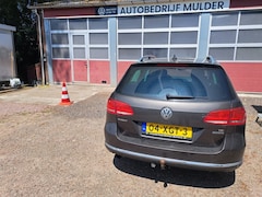 Volkswagen Passat - 1.4 TSI 122 Pk Highline Exec. Dsg-7 Ecc Pdc Trekhaak