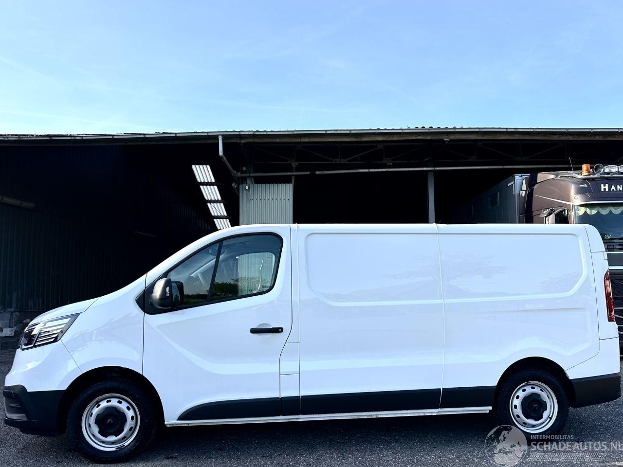 Renault Trafic - 2.0 dCi 110pk 6-bak T30 L2/H1 Comf - 18dkm nap - facelift - airco - cruise - pdc - licht + - AutoWereld.nl