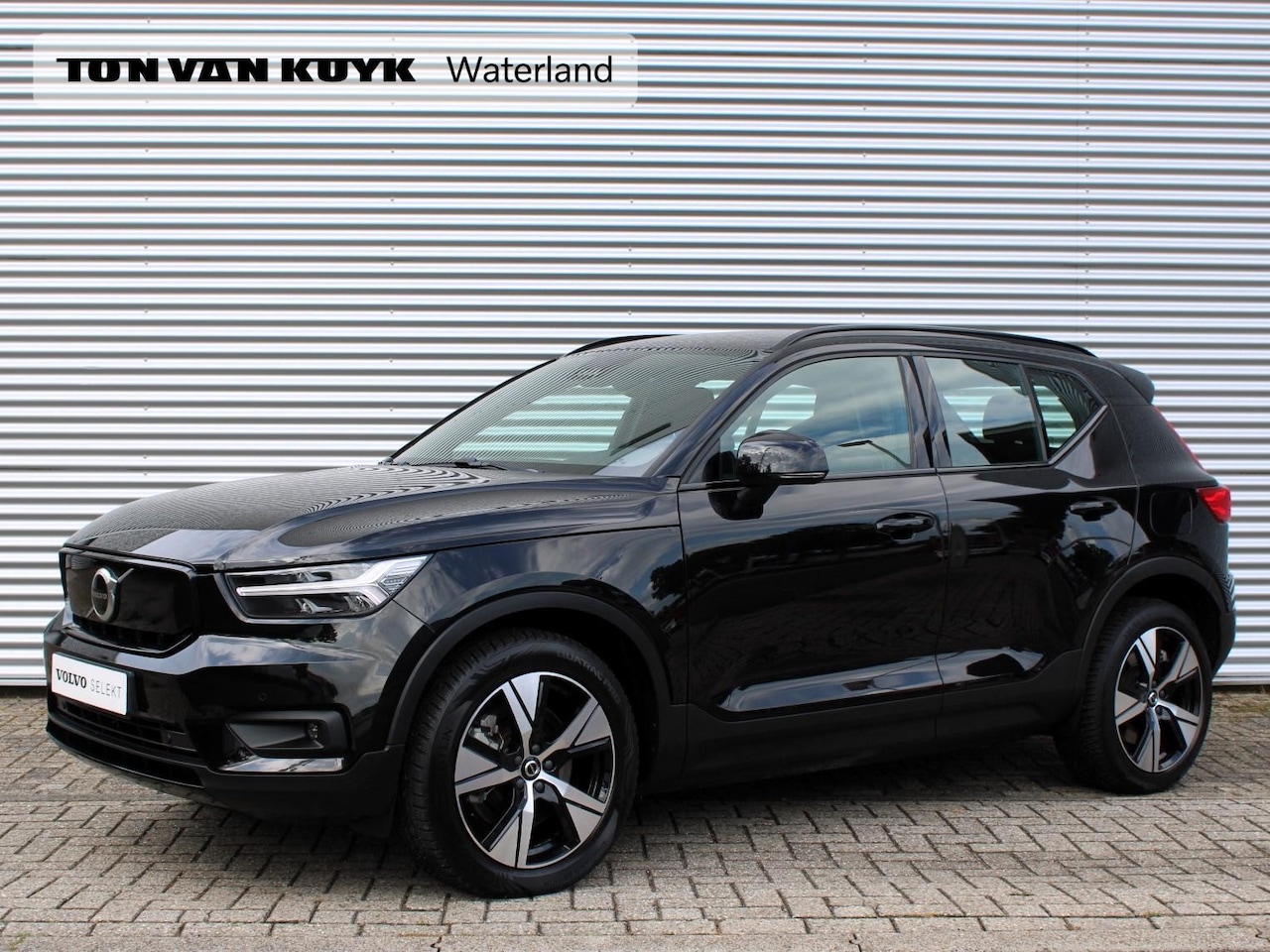 Volvo XC40 - Recharge P8 AWD R-Design Automaat / Trekhaak / All Season banden / Google Maps navi / Elek - AutoWereld.nl