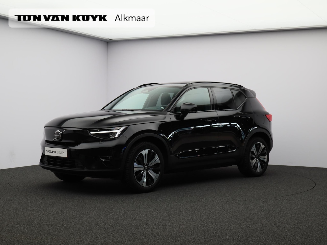 Volvo XC40 - Recharge Ultimate 70 kWh / Trekhaak / 360 Camera / Pan. dak / Nubuck / Elektrische Stoelen - AutoWereld.nl