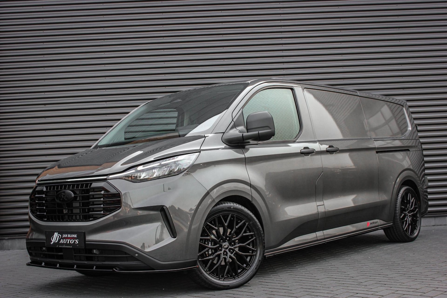 Ford Transit Custom - 300 2.0 TDCI L2H1 AUTOMAAT 136PK JB- EDITION / FULL BLACK / APPLE CARPLAY / 3- ZITS / MY20 - AutoWereld.nl
