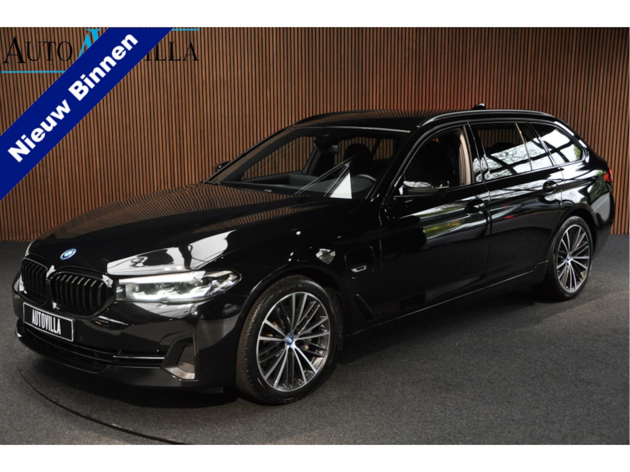 BMW 5-serie Touring - 530e xDrive Navi Elektr. achterklep PDC Camera Carplay Virtual Elektr. uitklapbare trekhaa - AutoWereld.nl