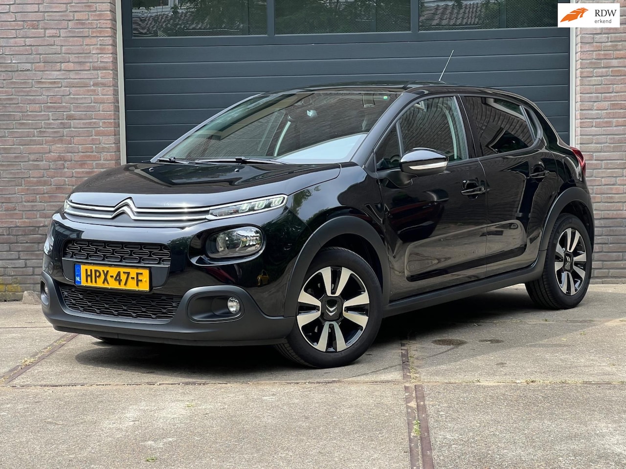 Citroën C3 - Shine 110pk Automaat | Panoramadak | Stoelverwarming - AutoWereld.nl