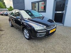 Ford Focus - 1.6-16V Futura Airco/Cruise/Trekhaak