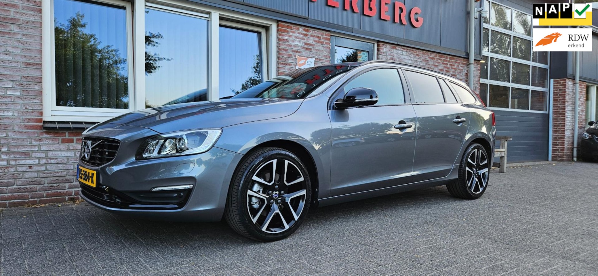 Volvo V60 - 2.0 T4 Polar+ Dynamic 190PK! Leer! Schuifdak/Kanteldak! Xenon! Mooie/Nette Auto! NAP! - AutoWereld.nl