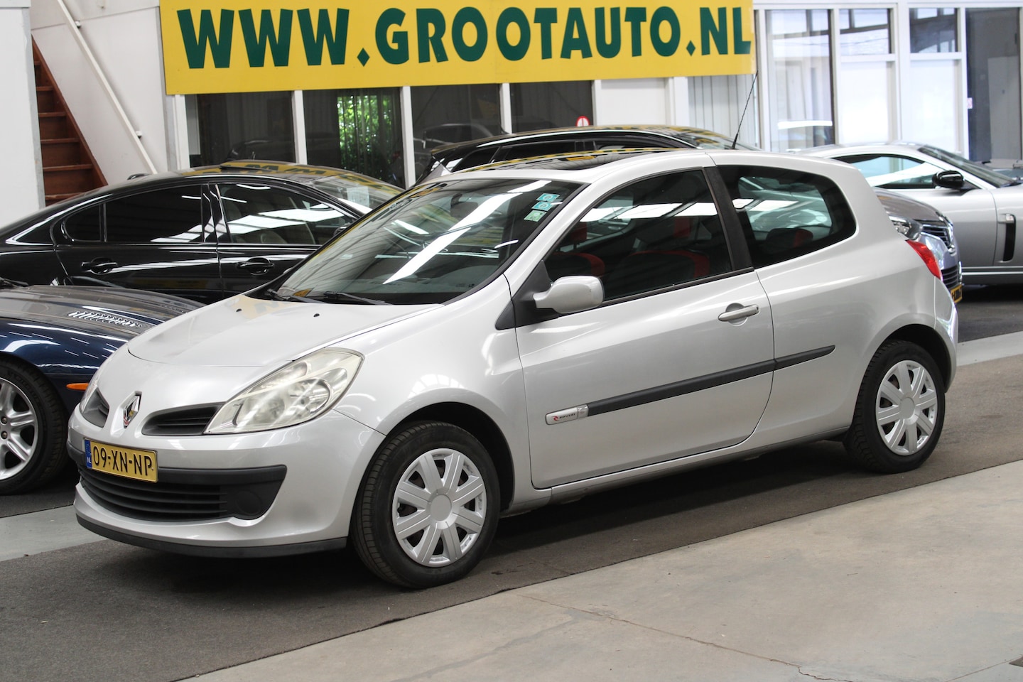 Renault Clio - 1.2-16V Rip Curl Panoramadak, NAP, Airco, Isofix - AutoWereld.nl