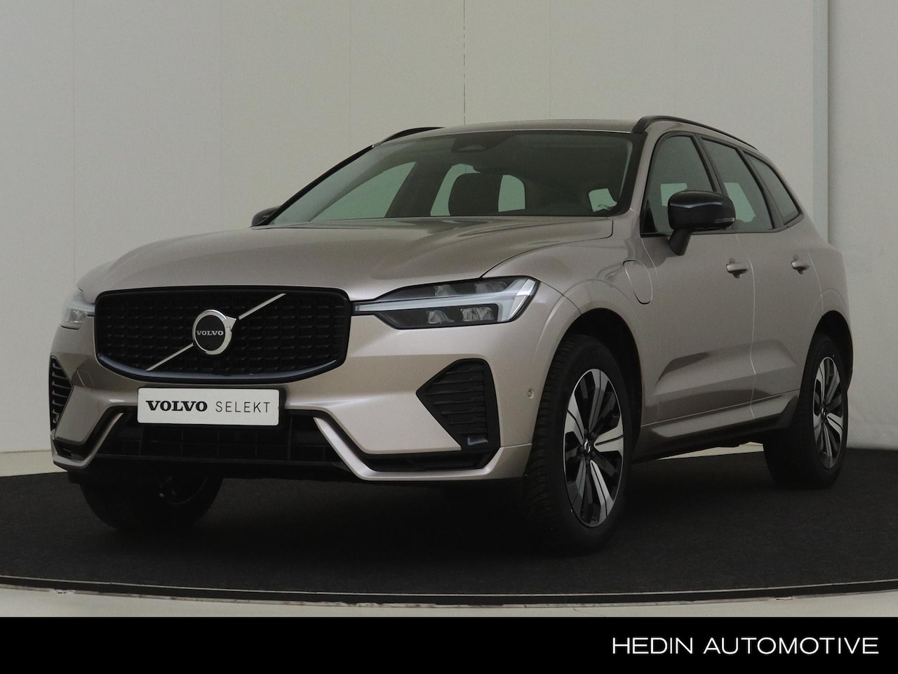 Volvo XC60 - 2.0 T6 Plug-in hybrid AWD Plus Dark | Google on Board | Internet | DAB+| Adaptieve Cruise - AutoWereld.nl