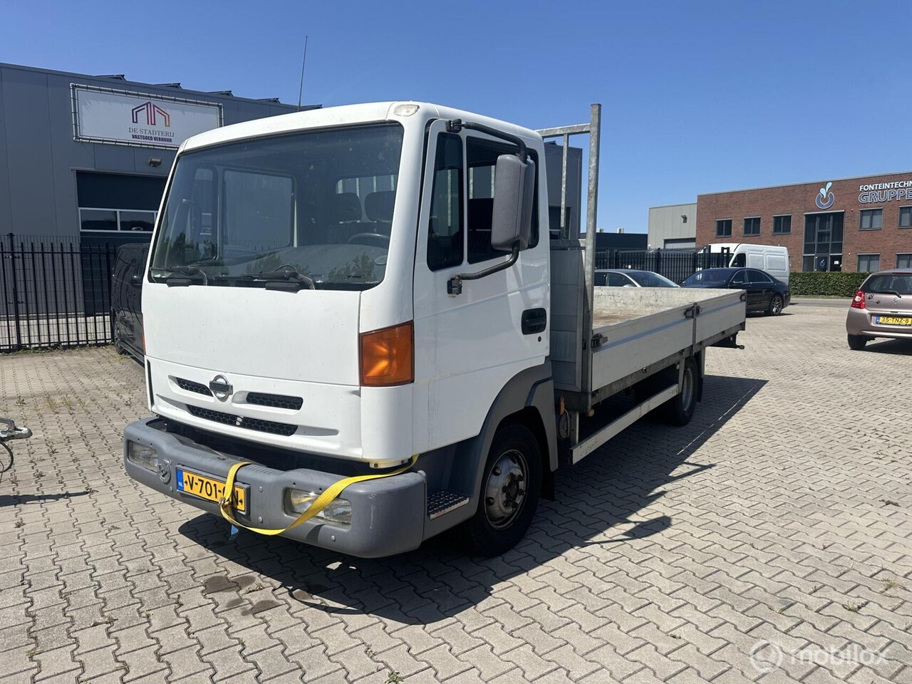 Nissan Atleon - 2000 pickup motor tikt - AutoWereld.nl