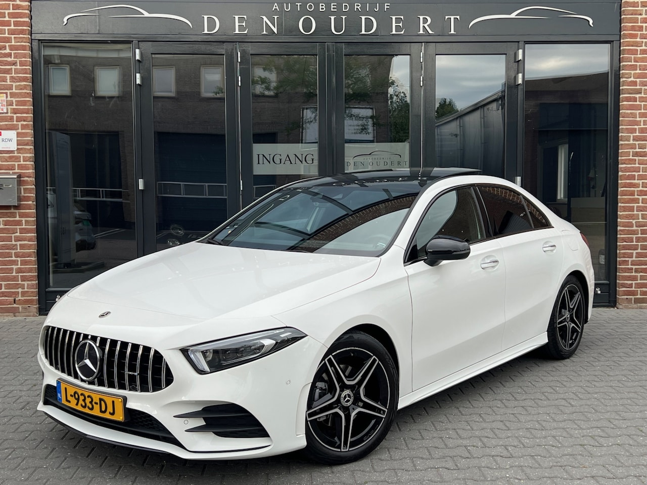 Mercedes-Benz A-klasse - A 200 Solution AMG AUT / PANO / WIDESCREEN - AutoWereld.nl