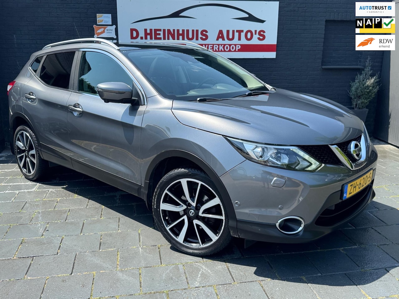 Nissan Qashqai - 1.2 Connect Edition PANO CAMERA KLIMA 19" - AutoWereld.nl
