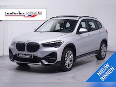 BMW X1 - sDrive18i Sport Line Panodak Head-up Camera Leder Sportstoelen PDC v+a Stoelverwarming Led