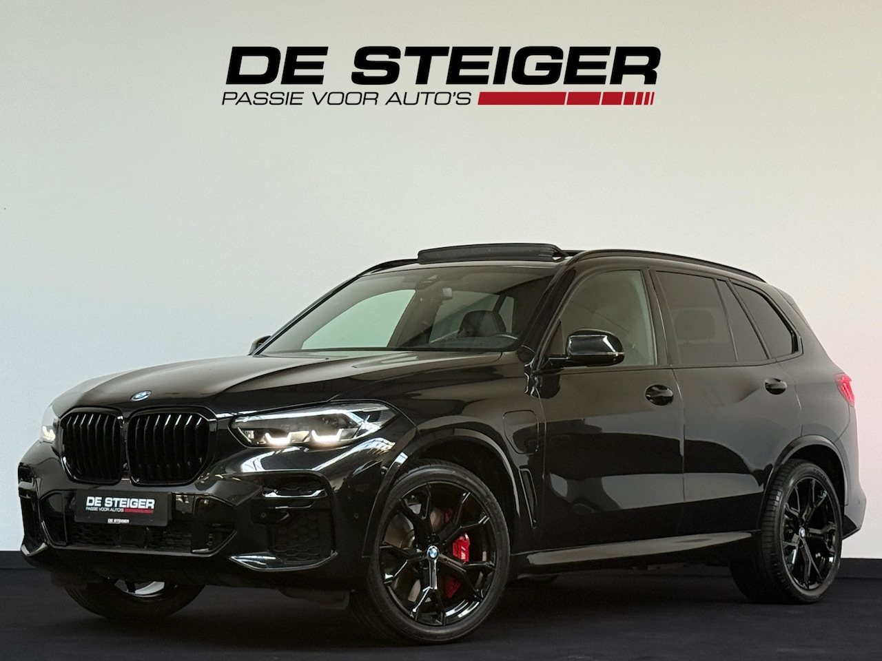 BMW X5 - XDrive 45e High Executive M-Sport Pano Luchtvering Sfeer - AutoWereld.nl