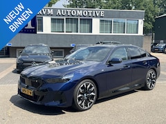 BMW i5 - eDrive40 84 kWh ORIG. NL. NAP KM. | MEGA VOL | M-SPORTPAKKET | PANO | HARMAN&KARDON