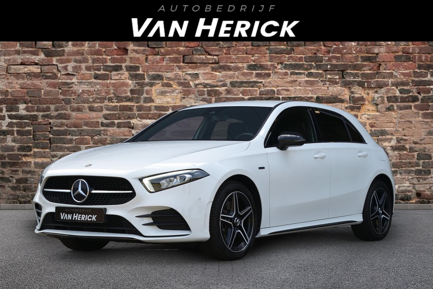 Mercedes-Benz A-klasse - 250 e AMG Line Edition | Night pakket | Ambiance verlichting | Sportstoelen | Stoelverwarm - AutoWereld.nl