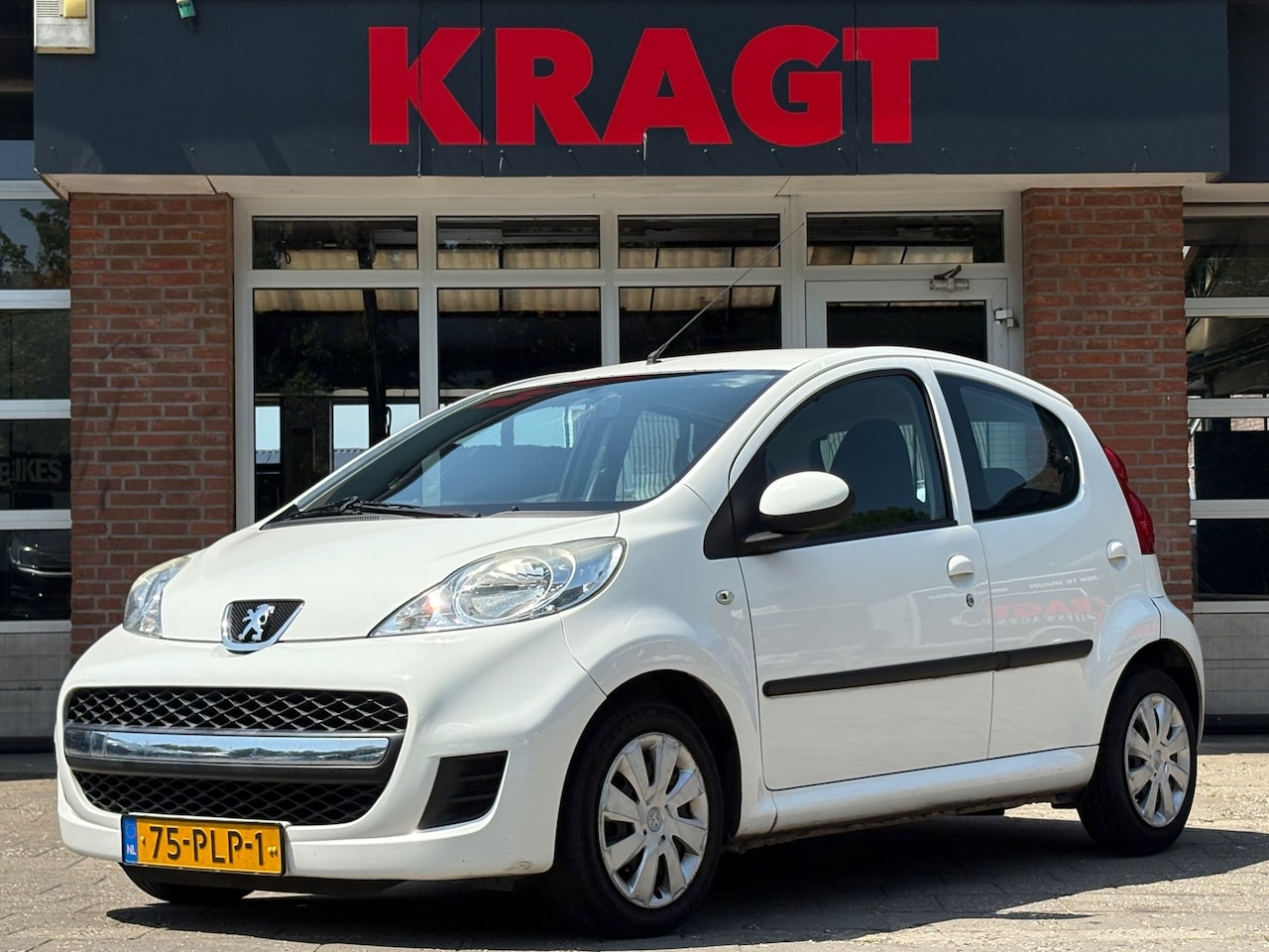 Peugeot 107 - Millesim 200 1.0 68 pk 5drs - AIRCO - 2 sleutels - APK 04-2026 - AutoWereld.nl