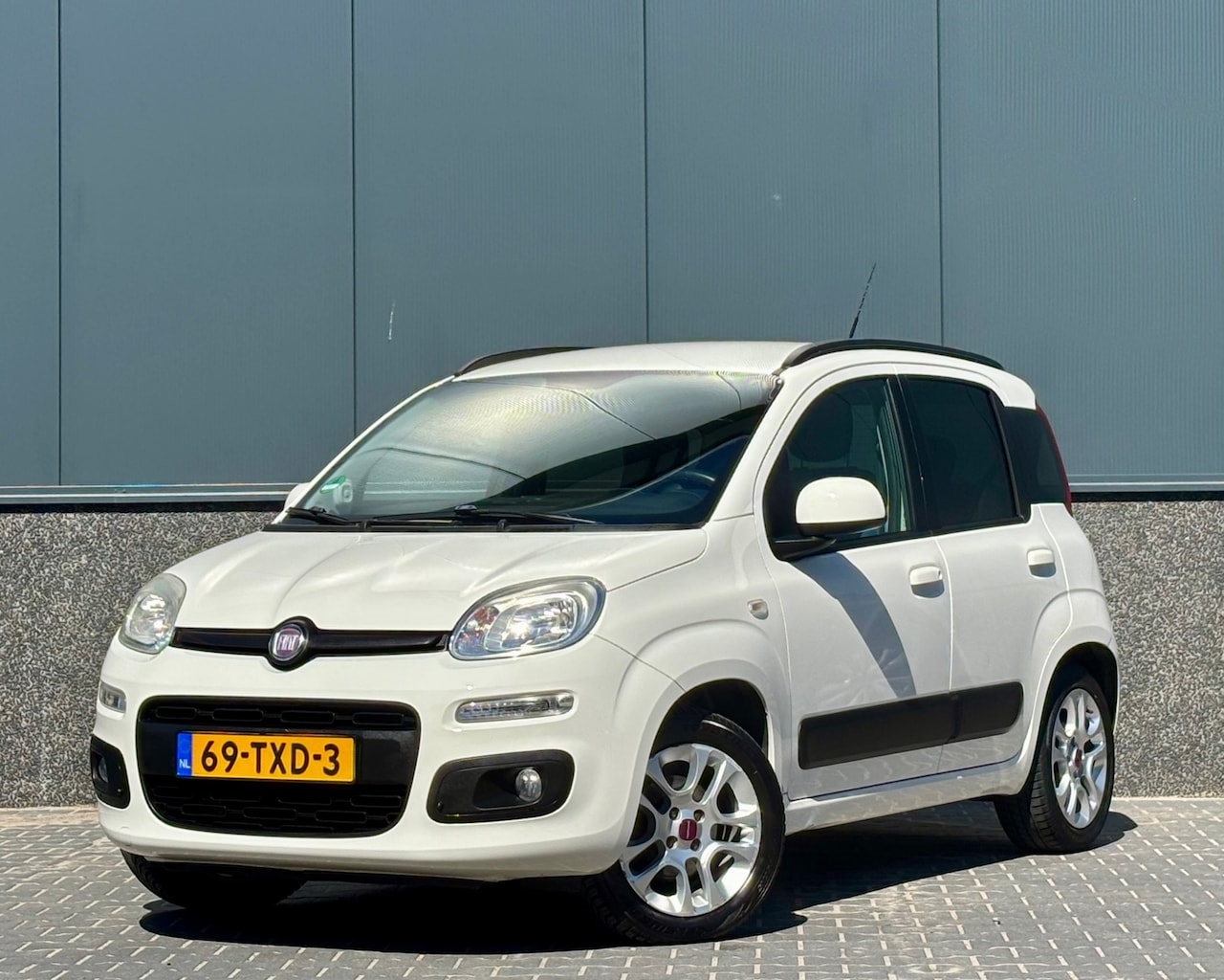 Fiat Panda - 0.9 TwinAir Lounge Airco NAP 5-deurs - AutoWereld.nl