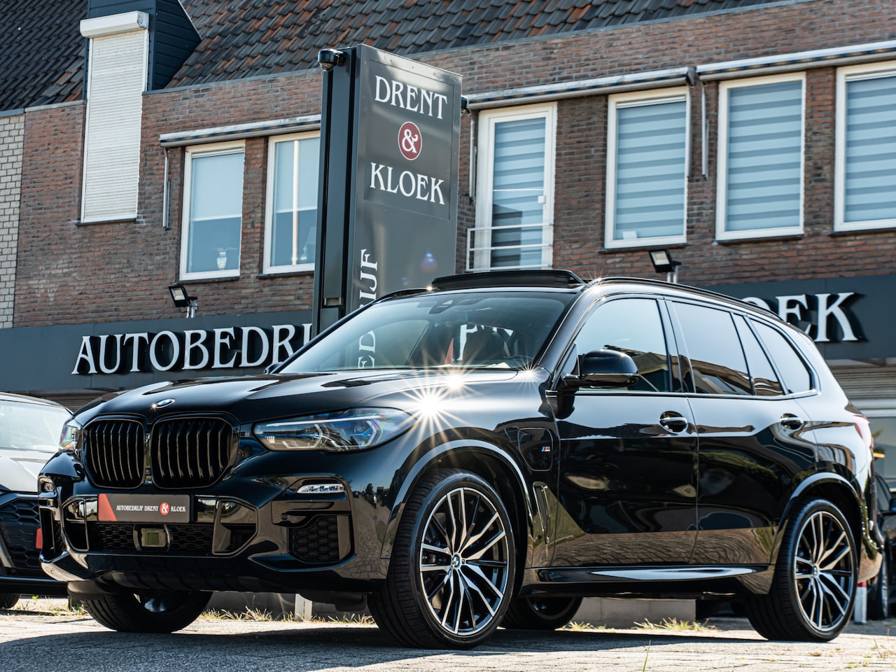 BMW X5 - xDrive45e High Exe M-Sport PANO LASER HUD 360 CAMERA 22 INCH ELEK STOEL M PERF REMMEN - AutoWereld.nl