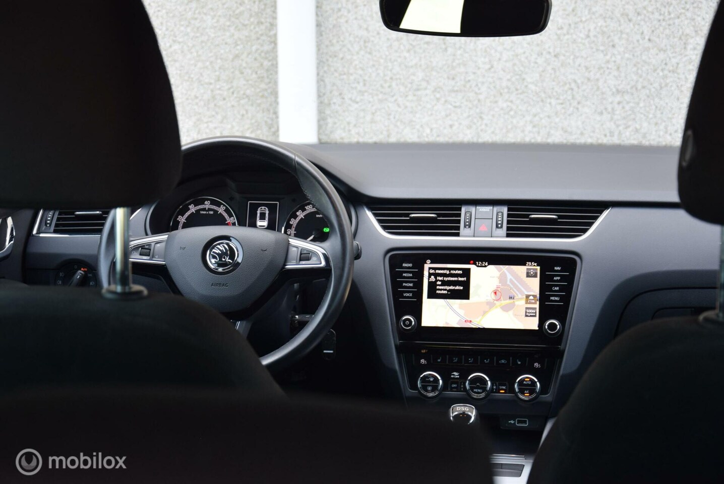 Skoda Octavia Combi - 1.5 TSI Greentech Business Edition Trekhaak Panoramadak Apple Carplay