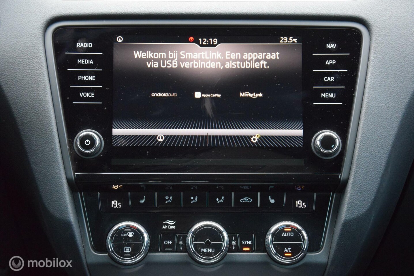 Skoda Octavia Combi - 1.5 TSI Greentech Business Edition Trekhaak Panoramadak Apple Carplay