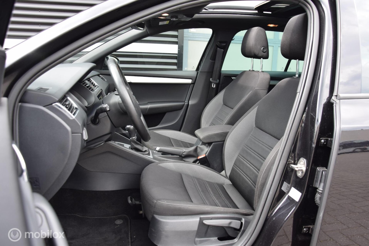 Skoda Octavia Combi - 1.5 TSI Greentech Business Edition Trekhaak Panoramadak Apple Carplay