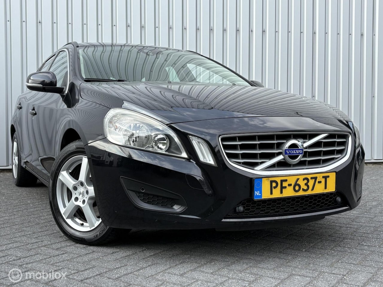 Volvo V60 - 2.0 D3 | Aut | 5 cilinder | Navi | Trekhaak | 12 | - AutoWereld.nl