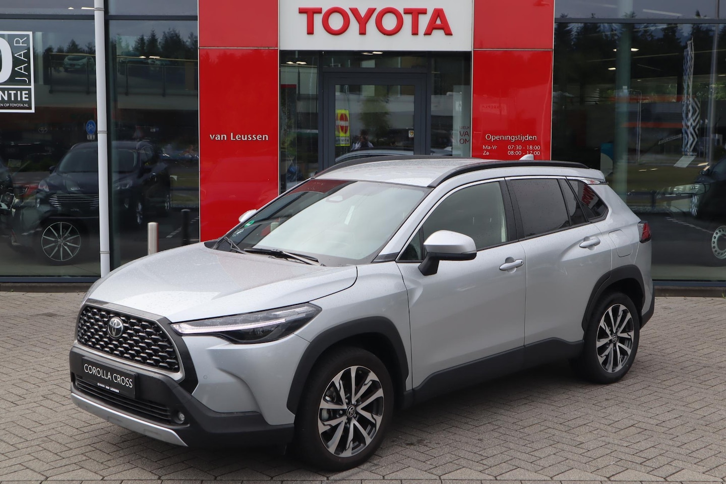 Toyota Corolla Cross - HYBRID 140 STYLE APPLE/ANDROID EL-ACHTERKLEP STOEL/STUURVERW. BLIND-SPOT KEYLESS PARK-SENS - AutoWereld.nl