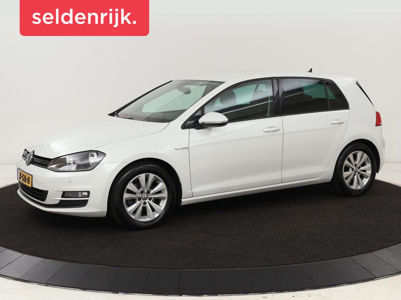 Volkswagen Golf - 1.0 TSI Business Edition Connected | Automaat | Camera | Navigatie | Trekhaak | Climate co - AutoWereld.nl