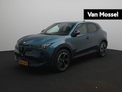Alfa Romeo Junior - Elettrica Speciale 54 kWh | Full Matrix koplampen | 360 parkeersensoren | Apple & android