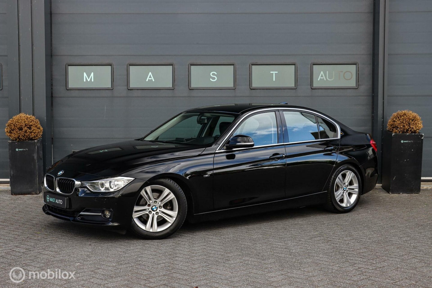BMW 3-serie - 316i Sport | Harman-Kardon | Leder | Navi | PDC | NAP - AutoWereld.nl