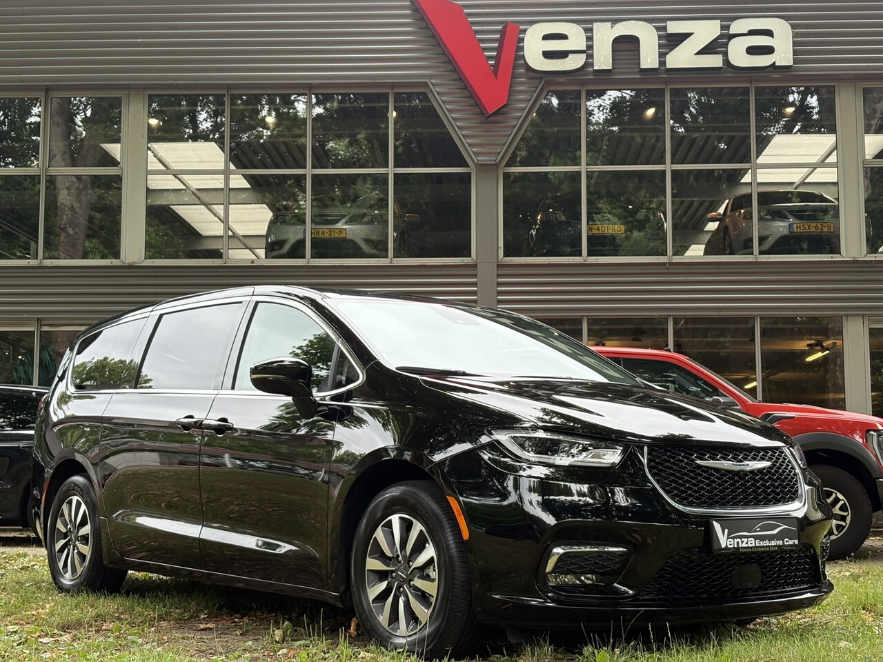 Lancia Voyager - 3.6 V6 Hybrid Touring L - AutoWereld.nl