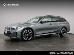 BMW 3-serie Touring - 330e M-Sport | Panoramadak | Harman Kardon | Trekhaak | Verwarmd stuur | Parking assistant