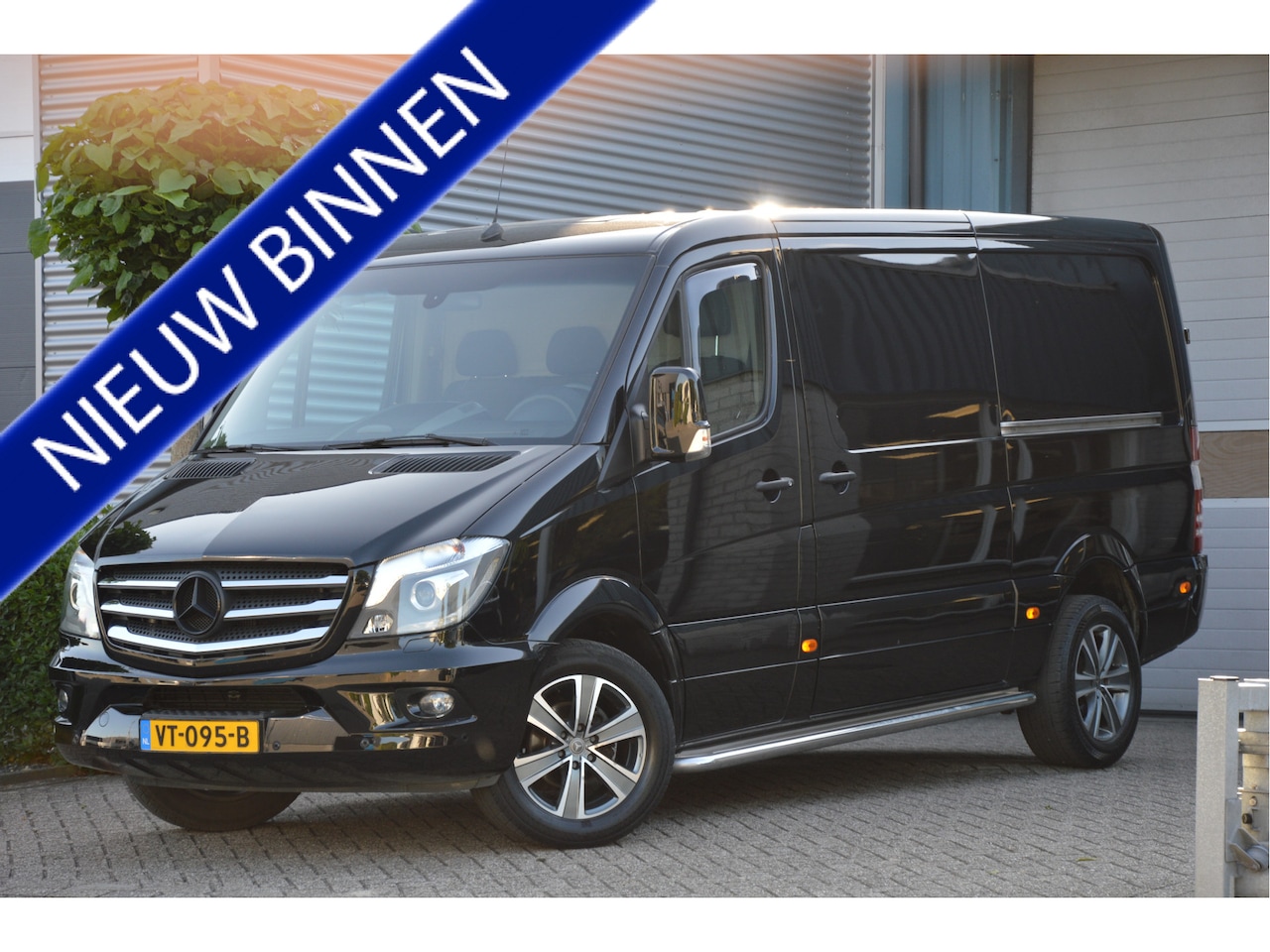 Mercedes-Benz Sprinter - 319 3.0 CDI V6 | AUTOMAAT | XENON | PDC | NAVI | CAMERA | 3.5t TREKHAAK | 2X SCHUIFDEUR | - AutoWereld.nl