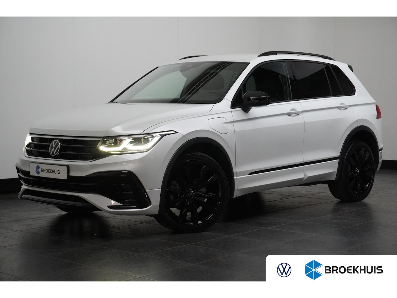 Volkswagen Tiguan - 1.4 TSI 245 pk eHybrid R-Line Business 6-DSG | Achteruitrijcamera | Airco (automatisch) | - AutoWereld.nl