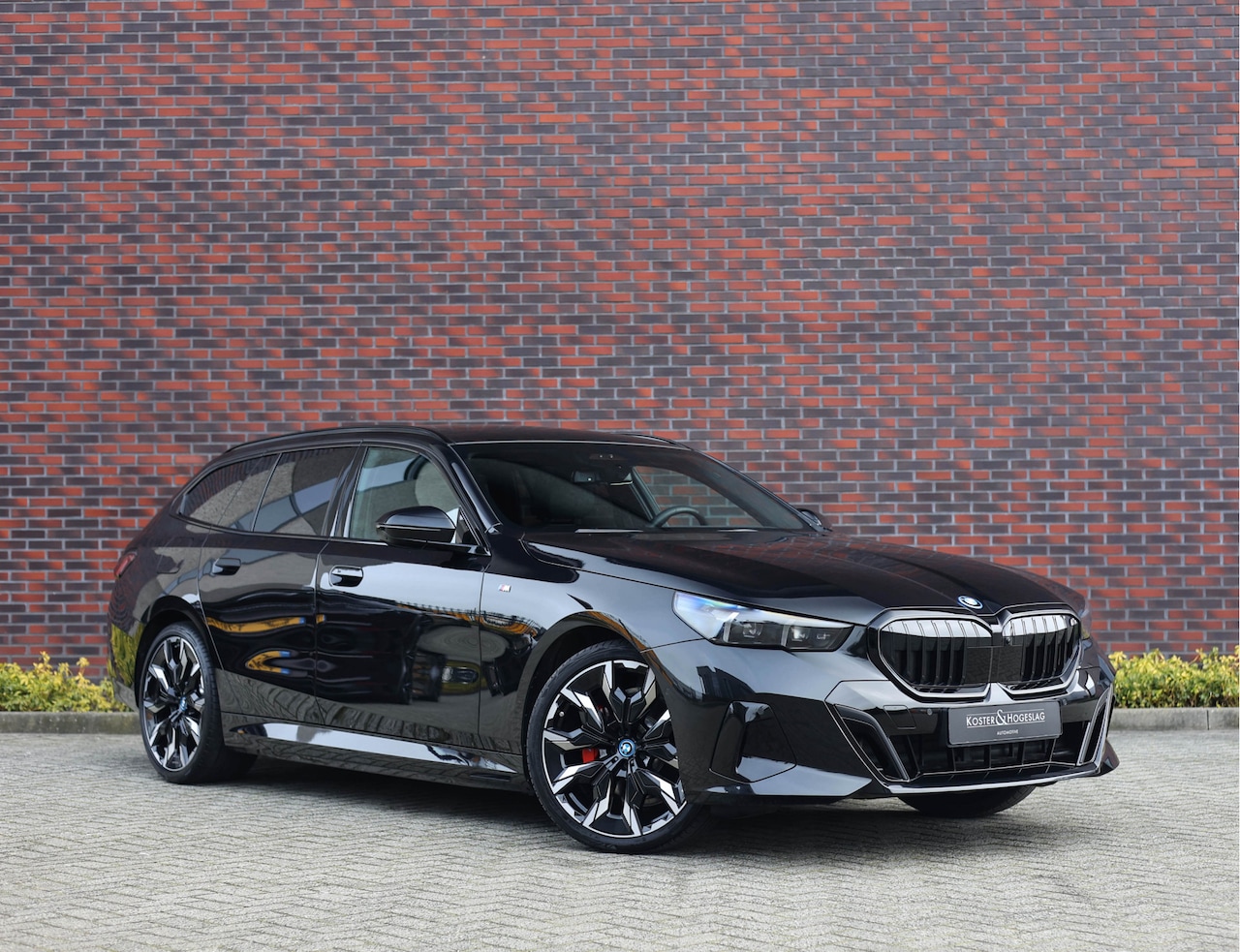 BMW 5-serie Touring - 530e xDrive | M-Sport Pro - Pano - HUD - Trekhaak - AutoWereld.nl