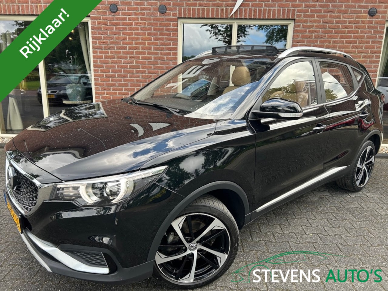 MG ZS - Luxury 45 kWh PANODAK / LEER / STOELVERW. / CAMERA / CARPLAY - AutoWereld.nl