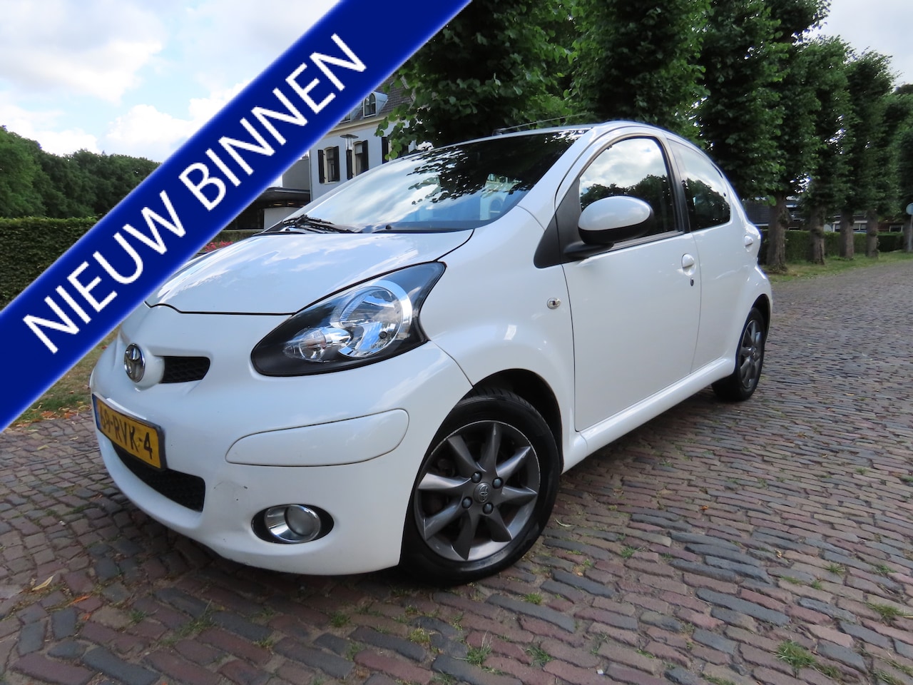 Toyota Aygo - 1.0-12V Dynamic Navigator Airco Navigatie 5 Drs Lm Velgen * Apk t/m 5-5-2026* - AutoWereld.nl