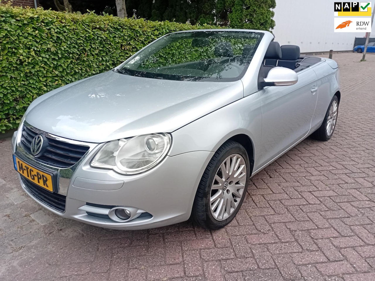 Volkswagen Eos - 2.0i 16V FSI Leer Stoelverwarming Bluetooth Telefoon ESP Groot Navi NAP - AutoWereld.nl