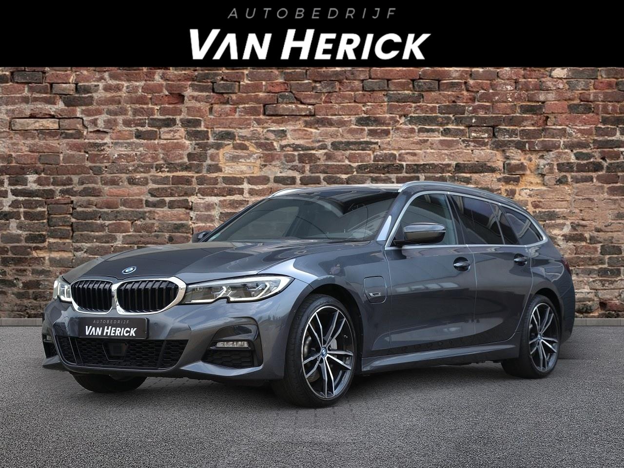 BMW 3-serie Touring - 330e M-Sport | Laser koplampen | Keyless | Head-up | Trekhaak - AutoWereld.nl