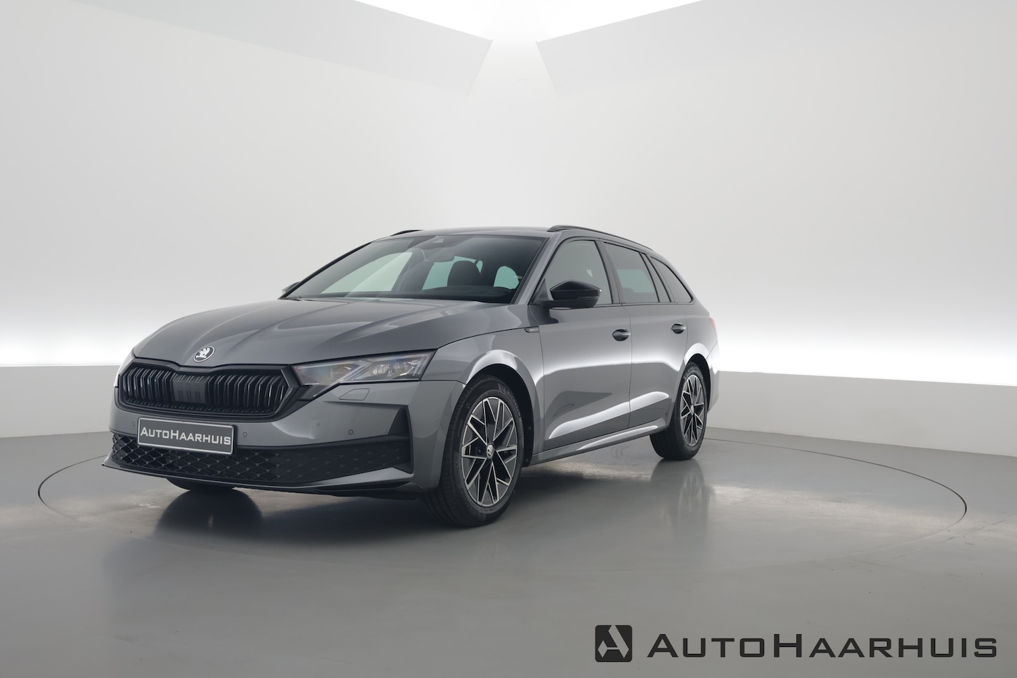 Skoda Octavia Combi - 1.5 e-TSI Sportline | HUD | Crystal lighting | Camera | Keyless | Adapt. Cruise | Stoelver - AutoWereld.nl