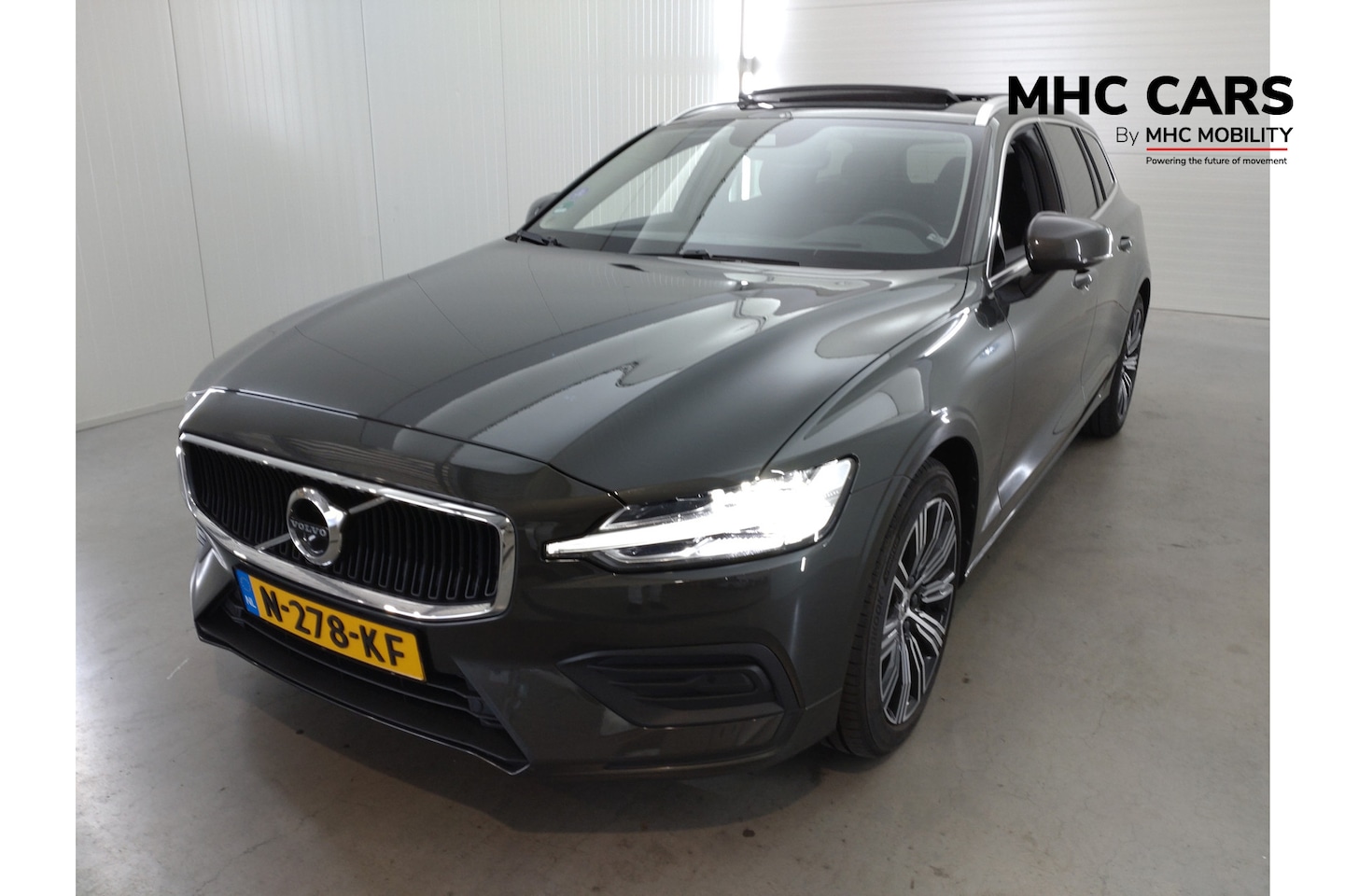 Volvo V60 - 2.0 B3 Momentum Business | Verwacht | Trekhaak | Pano | Head-up | 360 camera | - AutoWereld.nl
