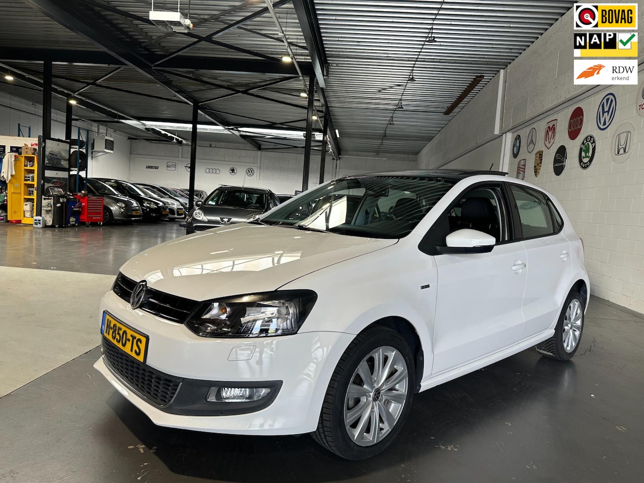 Volkswagen Polo - 1.2 TSI R-Line Edition/Panoramadak/Navi/dvd/Apk nw - AutoWereld.nl
