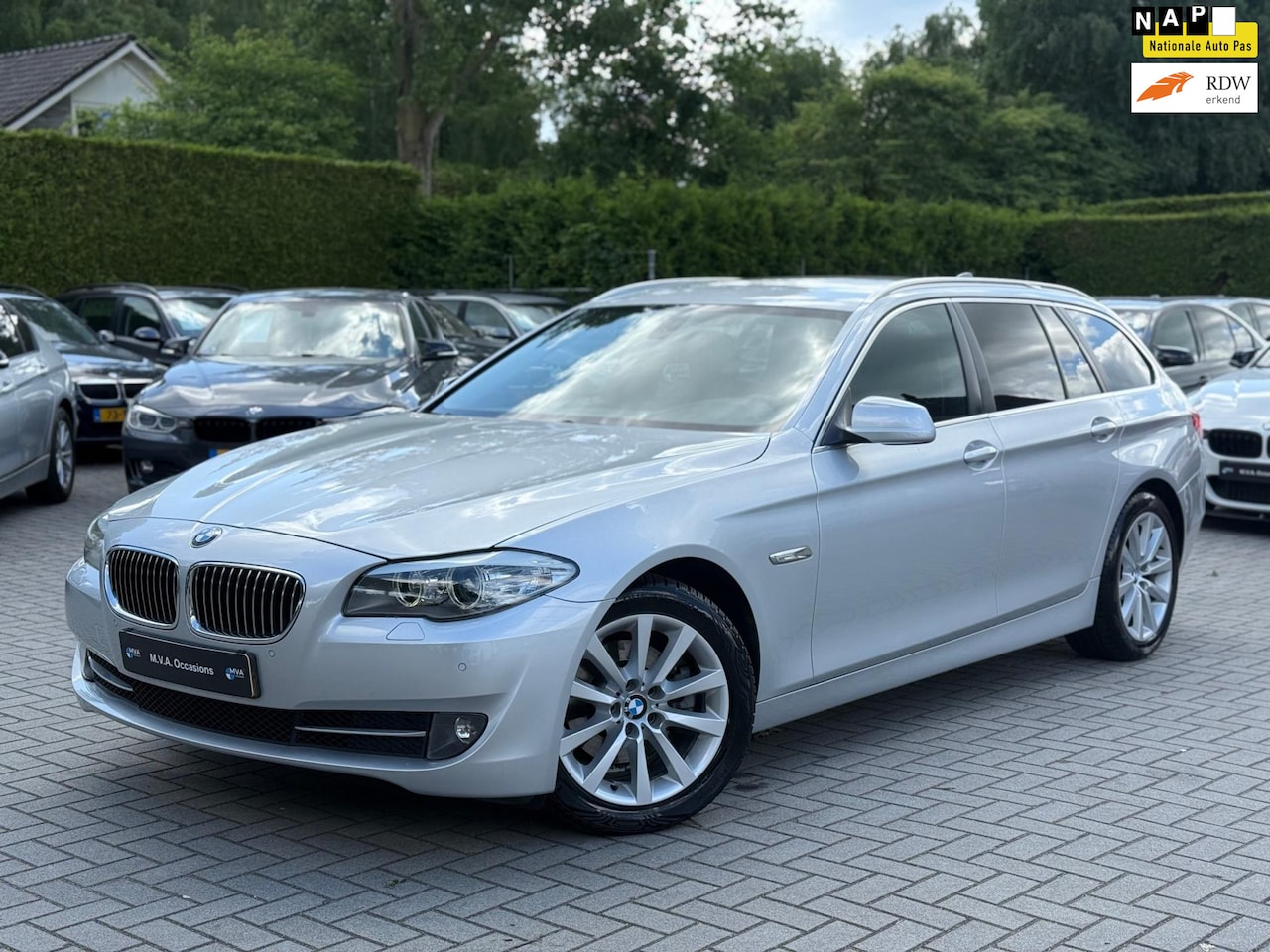 BMW 5-serie Touring - 523i Executive|Navigatie|Automaat|6 cilinder|Trekhaak|Cruise control|Climate control.. - AutoWereld.nl