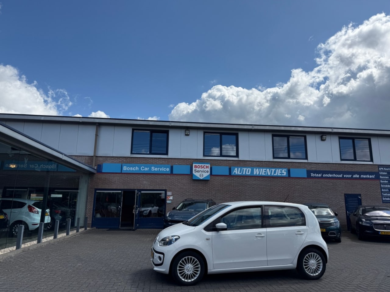 Volkswagen Up! - 1.0 High Up! | BlueM 5-Drs | Airco | Cruise | Navi - AutoWereld.nl