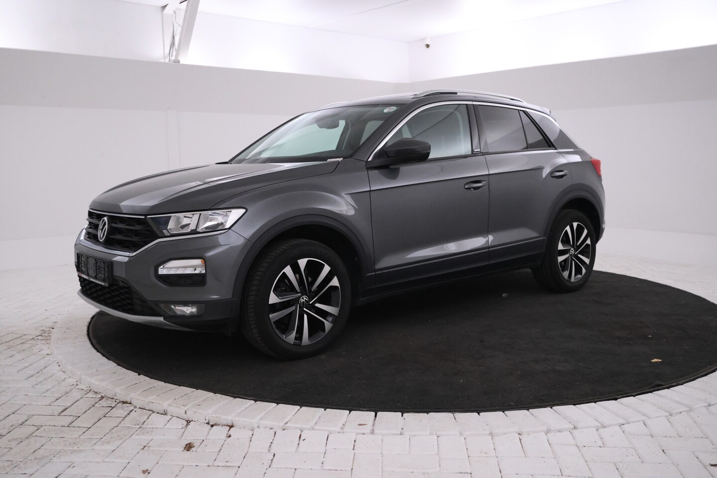 Volkswagen T-Roc - 1.5 TSI Style Business Apple Carplay, Stoelverwarming, Airco, Trekhaak - AutoWereld.nl