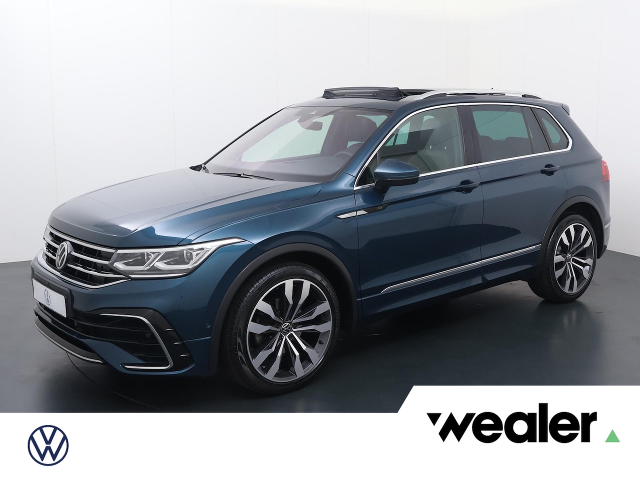 Volkswagen Tiguan - 1.5 TSI R-Line Business+ | 150 PK | Trekhaak | Elektrisch Panorama dak | Stoelverwarming - AutoWereld.nl